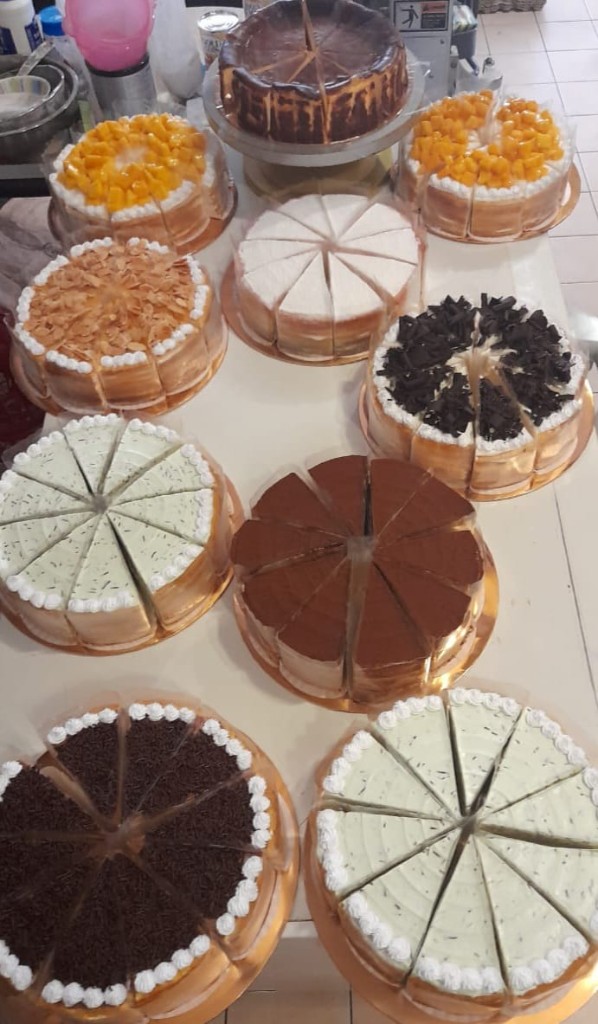 Layer cake and crepe cake varieties